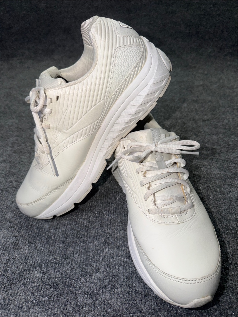 Brooks Addiction Walker 2 Women's White Leather Sneakers